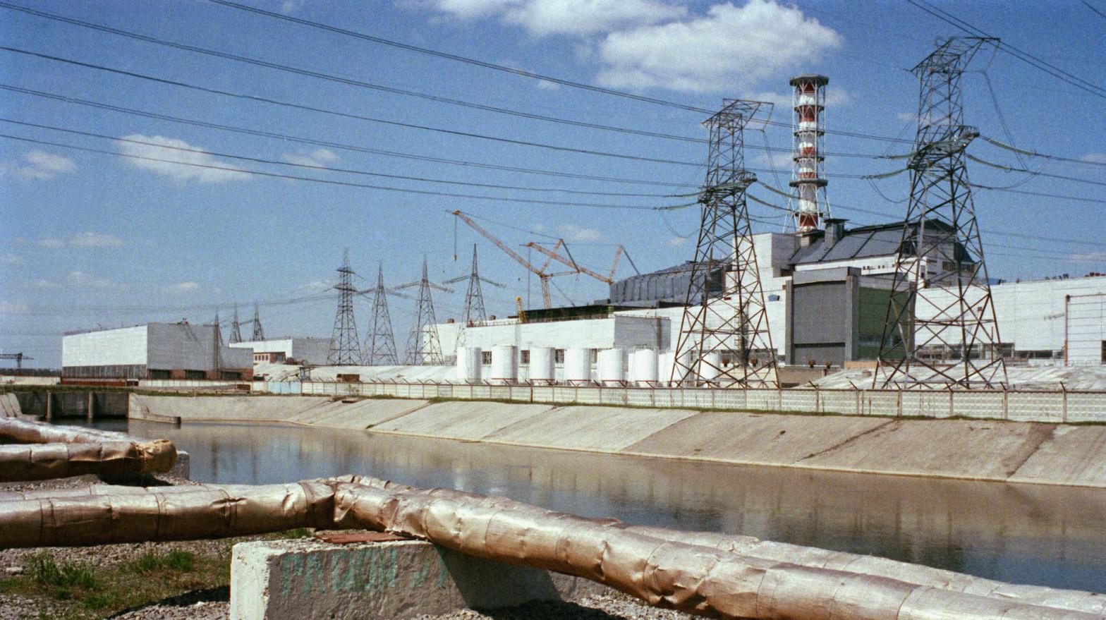 The ruined No. 4 reactor at Chernobyl nuclear power plant in 1987, some 14 months after the disaster.  (Image: Mark J. Porubcansky, AP)