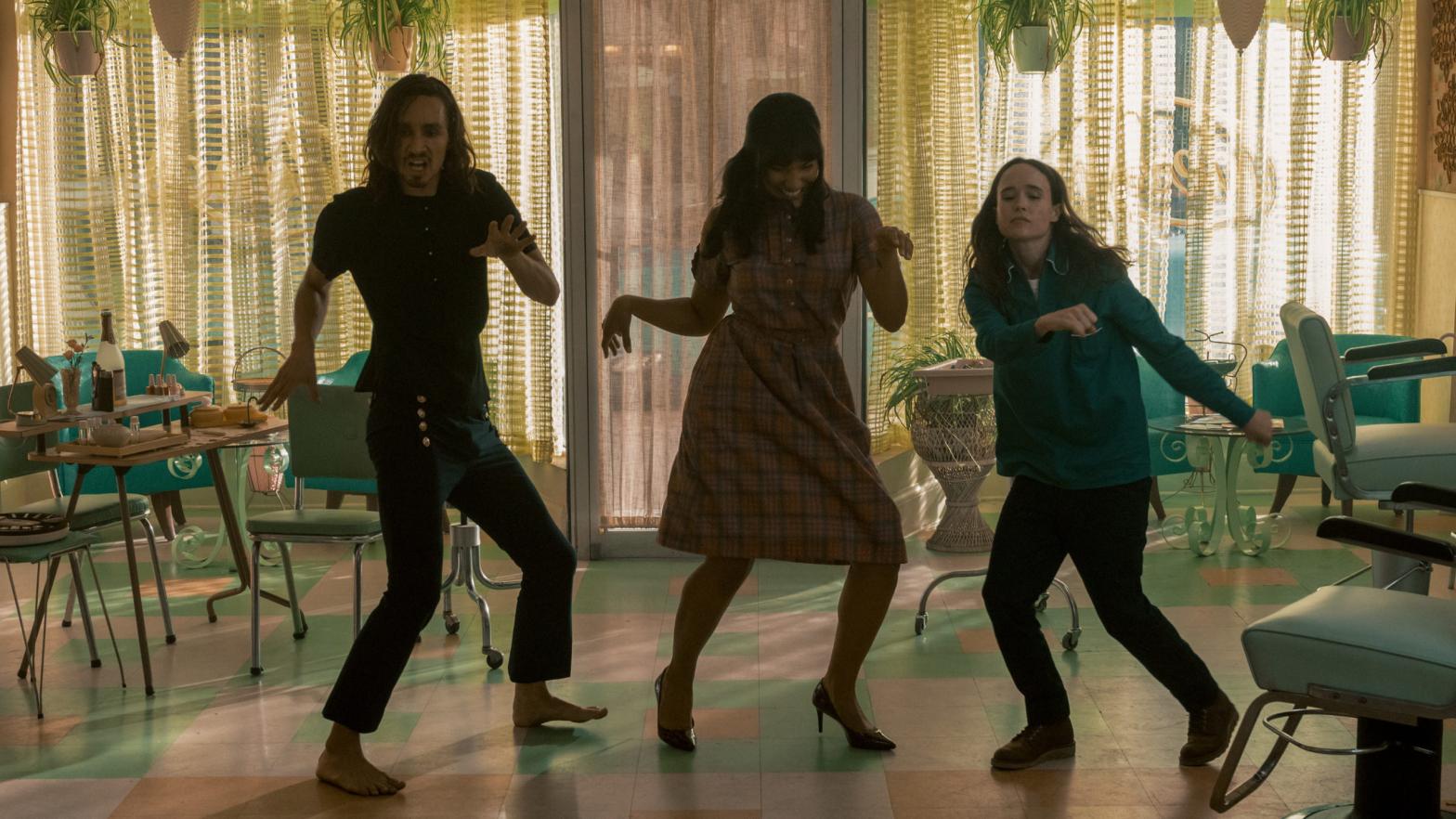 Klaus, Allison, and Vanya taking a dance break. (Image: Netflix)