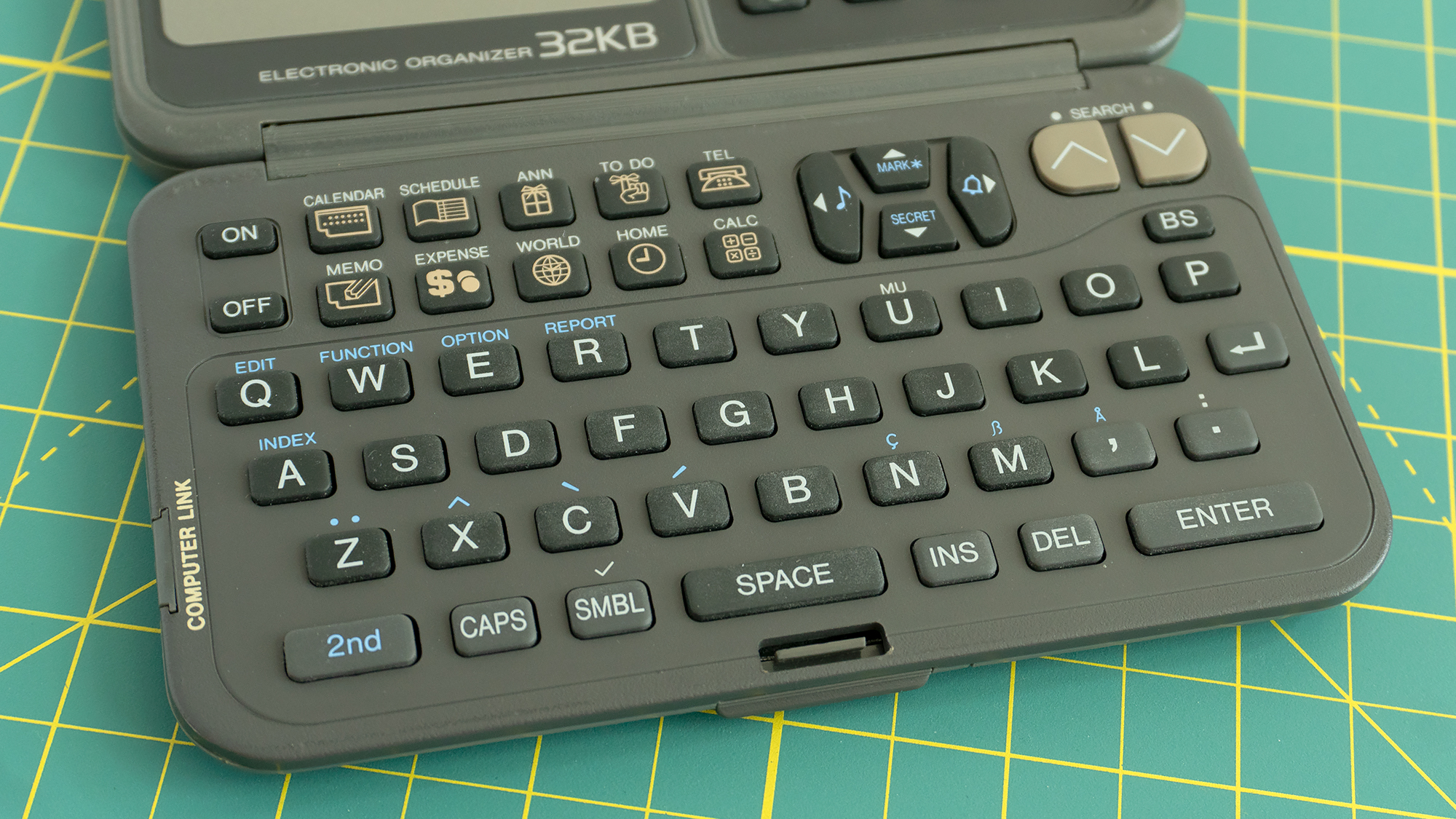 A full QWERTY keyboard layout made it easier to find the letter you were looking for if you knew how to type, but trying to actually touch type on a layout this small is an act of futility. (Photo: Andrew Liszewski - Gizmodo)