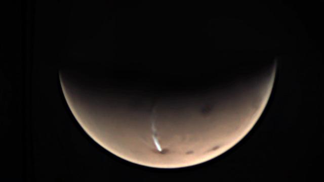 A Freaky Elongated Cloud Has Reappeared on Mars