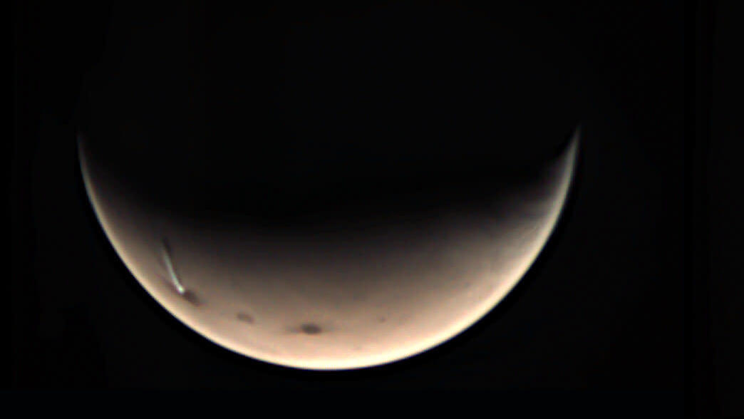 The Arsia Mons Elongated Cloud, or AMEC, as observed by Mars Express earlier this month.  (Image: ESA/GCP/UPV/EHU Bilbao)