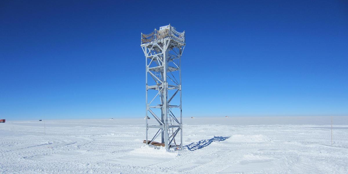 A differential image motion monitor, which the scientists used to observe potential turbulence in the Antarctic skies.  (Image: Zhaohui Shang)