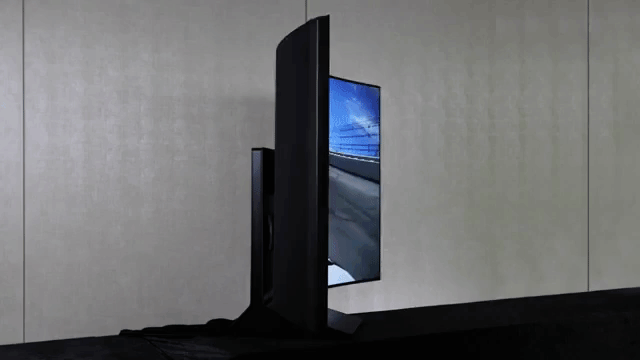 LG's 65-inch, 4K Bendable OLED TV in action. (Gif: Gizmodo, Other)