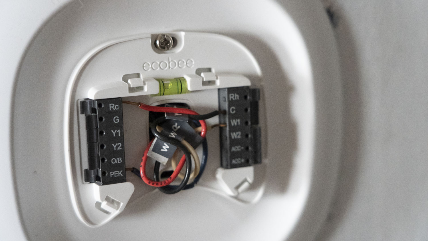 Ecobee provides lots of tiny labels. That PEK wire was originally the Y1 wired until I connected the power adaptor inside my air handler/furnace. (Photo: Alex Cranz/Gizmodo)