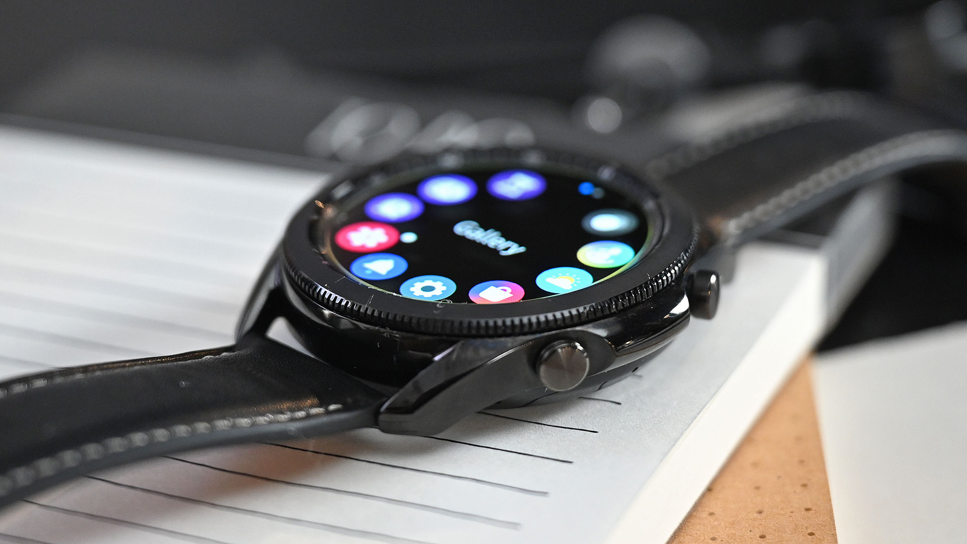 Samsung has kept the physical rotating bezel for the Galaxy Watch 3. It was replaced by a digital bezel for the Active2.  (Photo: Sam Rutherford/Gizmodo)