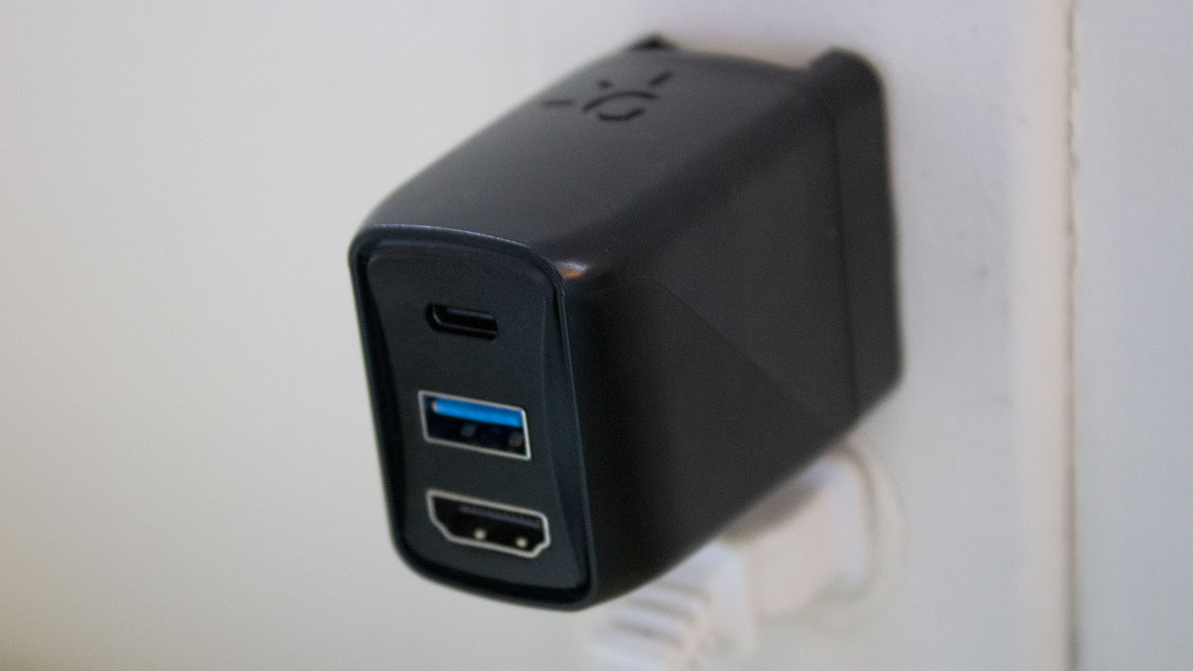You got 3 ports: USB-C, USB-A, and one HDMI. It fits nicely into a wall outlet, but my HDMI cord wasn't long enough to reach from here to my TV.  (Photo: Victoria Song/Gizmodo)