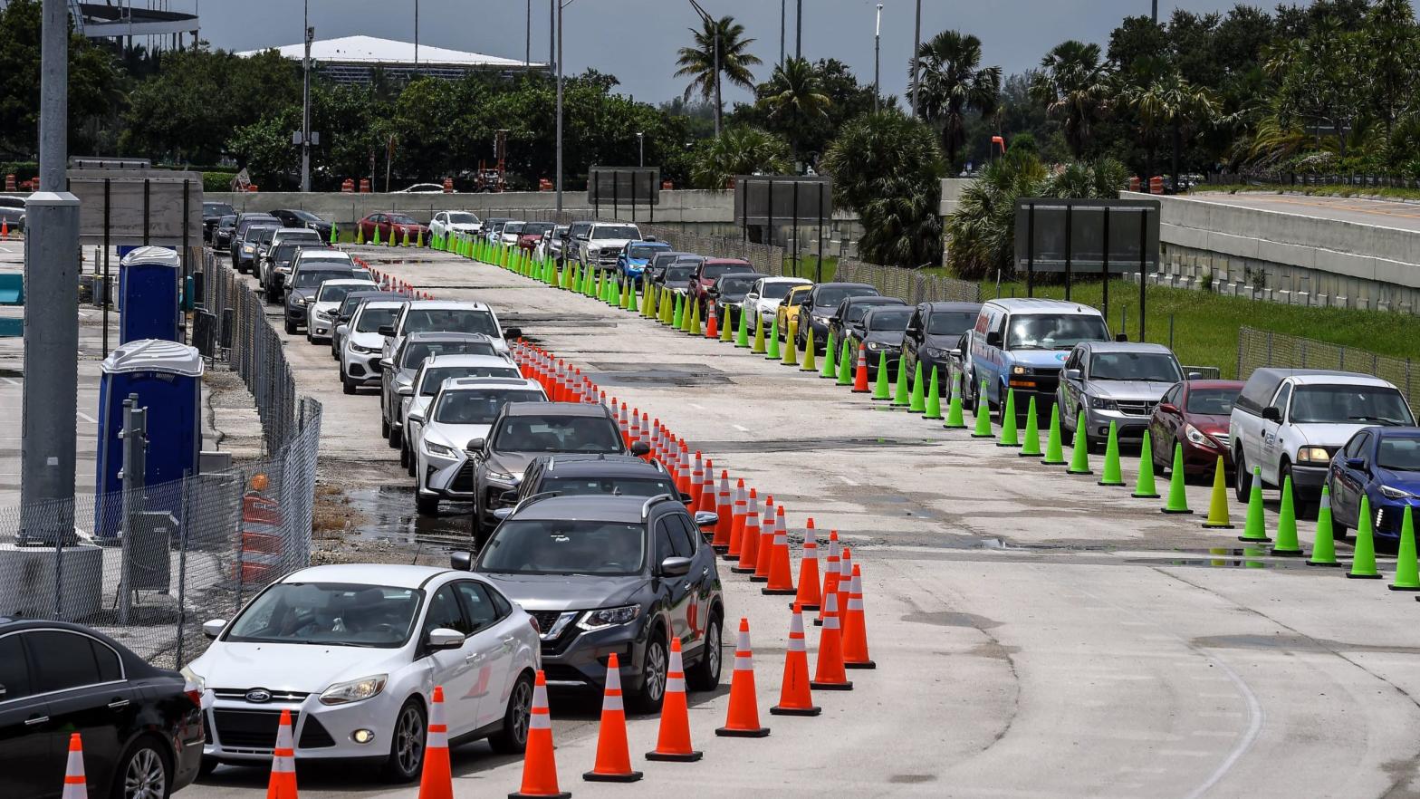Cars line up for coronavirus testing site at Hard Rock Stadium in Miami Gardens near Miami, on August 5, 2020. (Photo: Chandan Khanna, Getty Images)