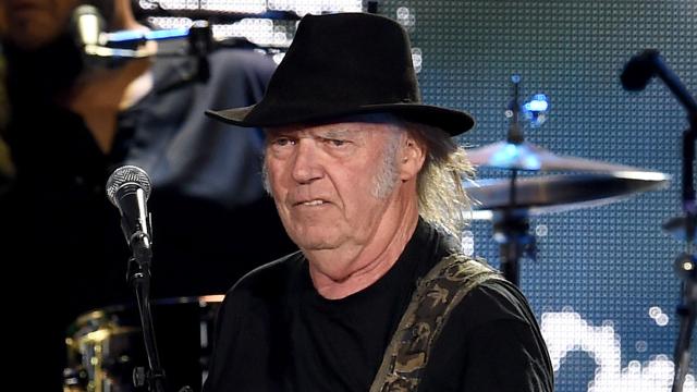Did Neil Young Get Ripped Off in His Attempt to Delete Facebook From His Website?
