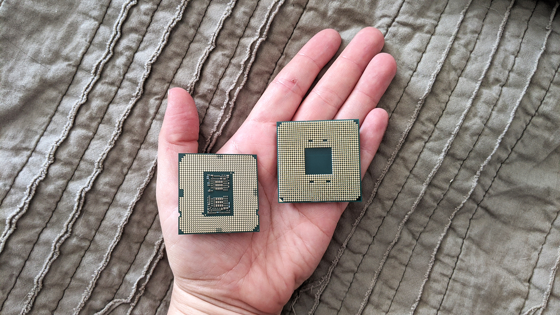 Left: Intel Core i3-10100. Right: AMD Ryzen 3 3300X. (Photo: Joanna Nelius/Gizmodo)