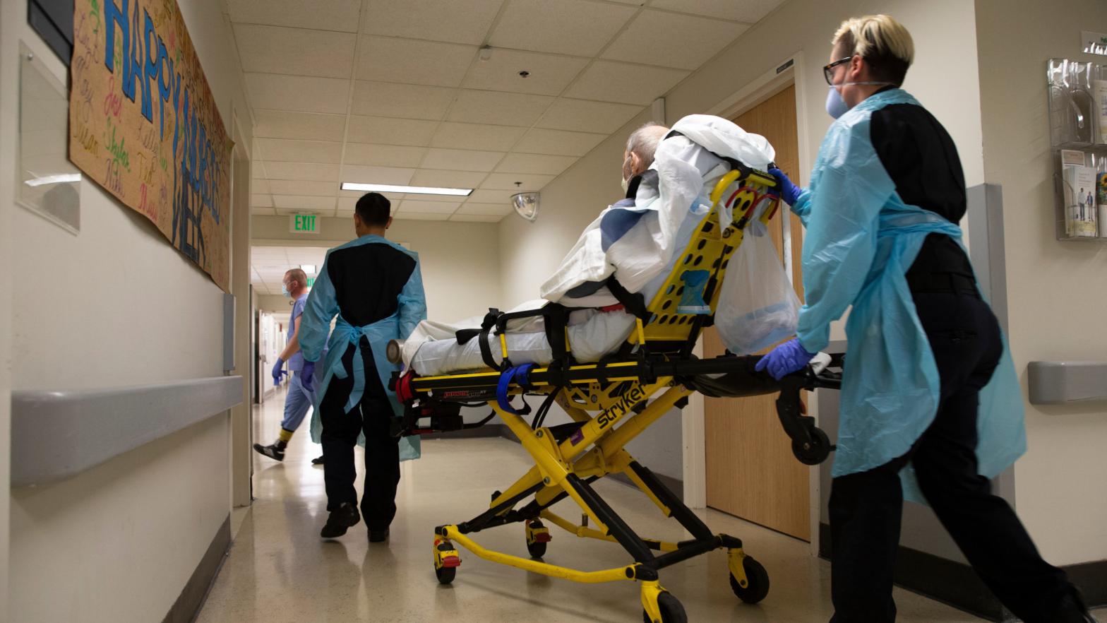 EMTs transferring a patient out of the acute care covid-19 unit at the Harborview Medical Centre in Seattle, Washington on May 7, 2020 (Photo: Karen Ducey, Getty Images)