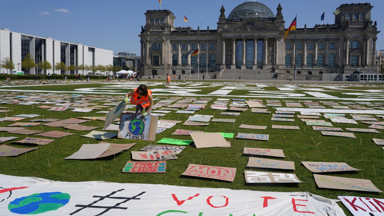 Activists with Greta Thunberg's Fridays for Future movement stage a protest for the coronavirus era outside Germany's Reichstag. (Photo: Sean Gallup, Getty Images)