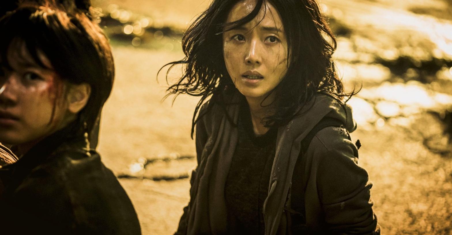 Min-jung (Lee Jung-hyun) is definitely the kind of zombie-fighting badass you'd want on your side. (Photo: Well Go USA)