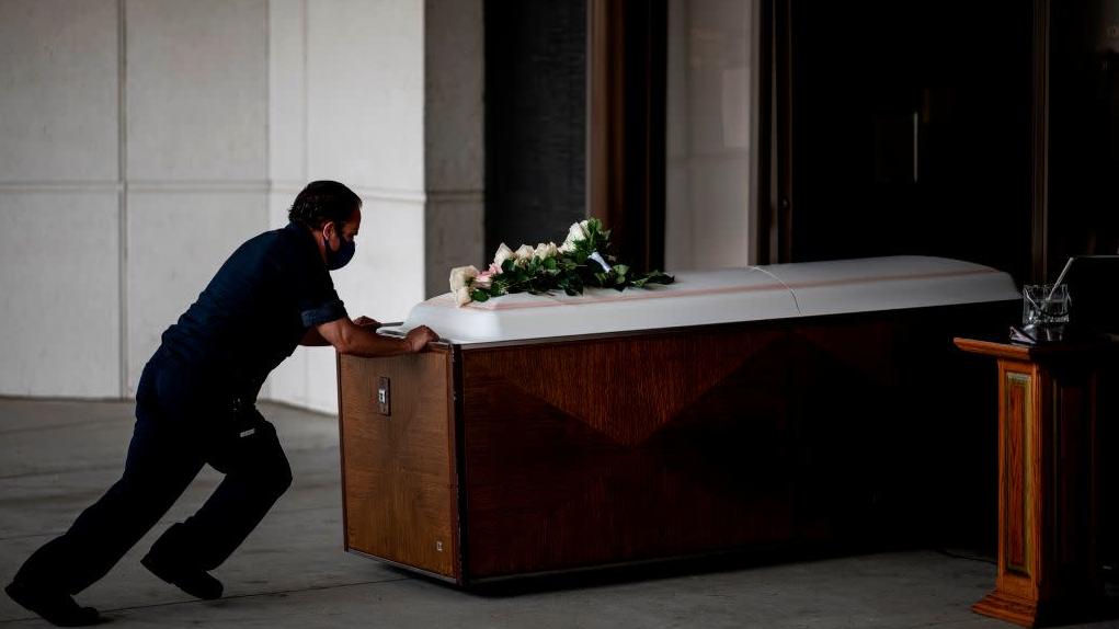 A worker pushes the coffin of Francia Nelly, from Ecuador, who died of complications related to covid-19, in Queens on June 5, 2020 in New York City. (Photo:  Johannes Eisele / AFP, Getty Images)