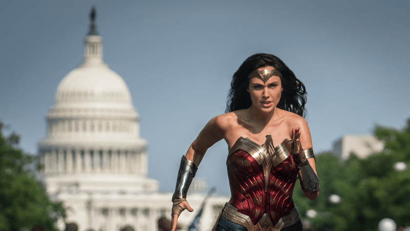 Diana is on the attack at the U.S. Capitol. (Photo: Clay Enos/Warner Bros)
