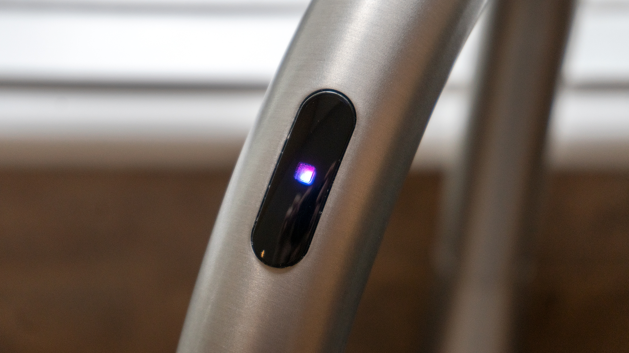 An LED that goes from blue to purple to red to visually indicate the temperature of the flowing water helps ensure you'll never get burned again by unexpected hot water. (Photo: Andrew Liszewski/Gizmodo)