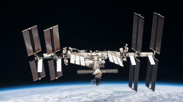 ISS Crew Temporarily Confined to Russian Module as Engineers Hunt for Pesky Air Leak