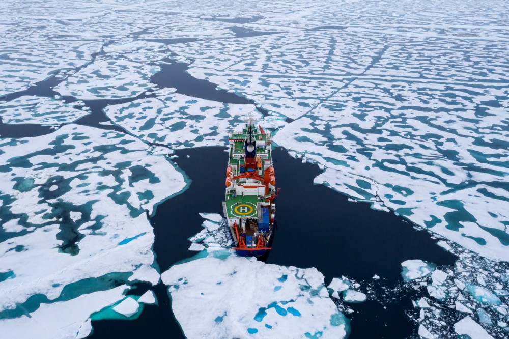 On its way north of Greenland, the scientists encountered large, open pools of water and surprisingly weak sea ice which their vessel could easily break (Photo: Steffen Graupner/MOSAiC)