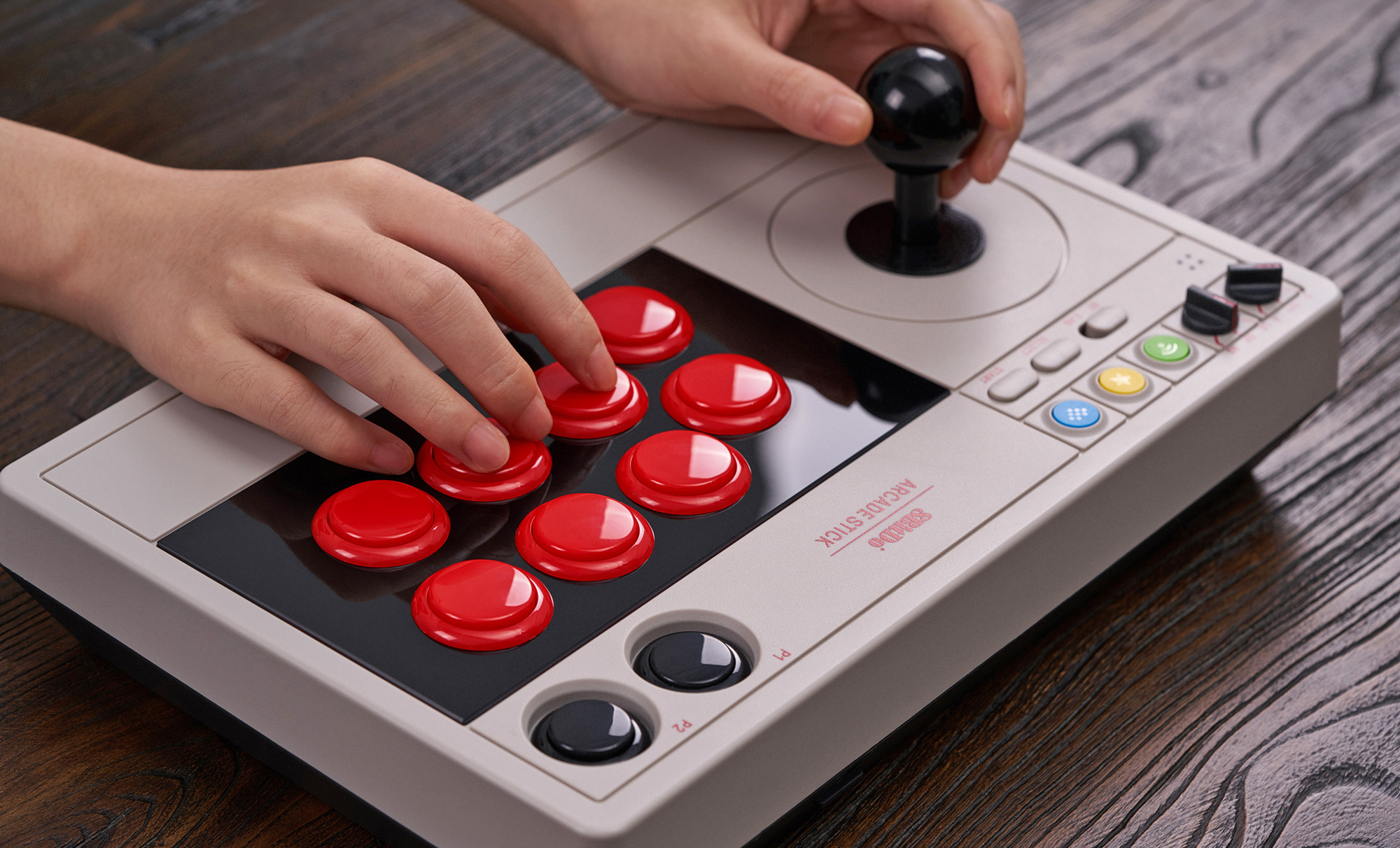 An extra pair of macro buttons can be programmed using the 8BitDo Ultimate Software. (Image: 8BitDo)