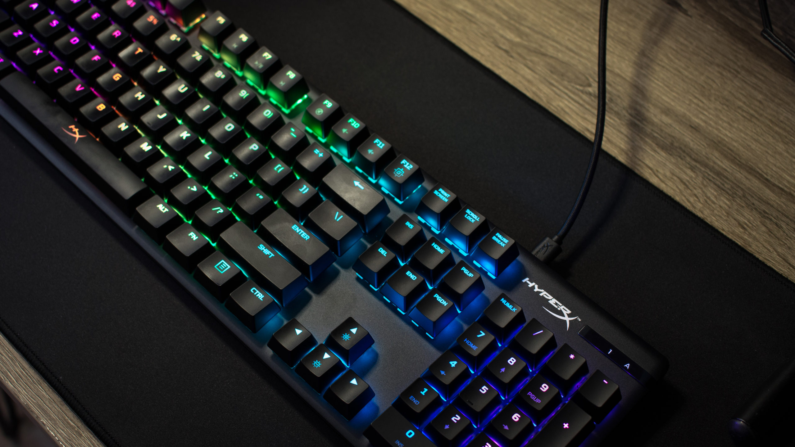 They HyperX Alloy Origins mechanical keyboard doesn't look or feel as budget as its price tag.  (Photo: Florence Ion/Gizmodo)