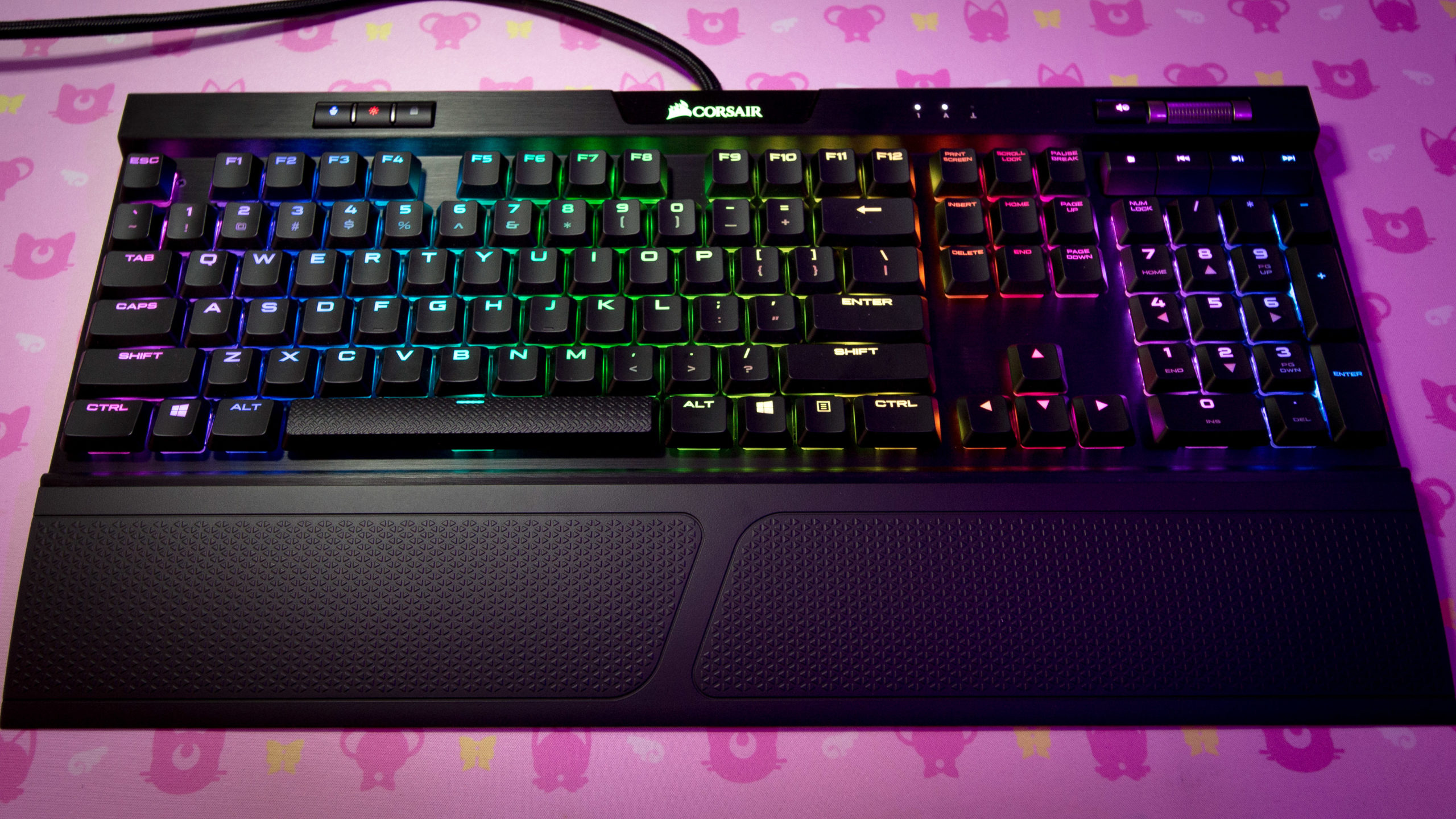 Corsair offers a low-profile mechanical keyboard for those who want to save their fingers.  (Photo: Florence Ion/Gizmodo)