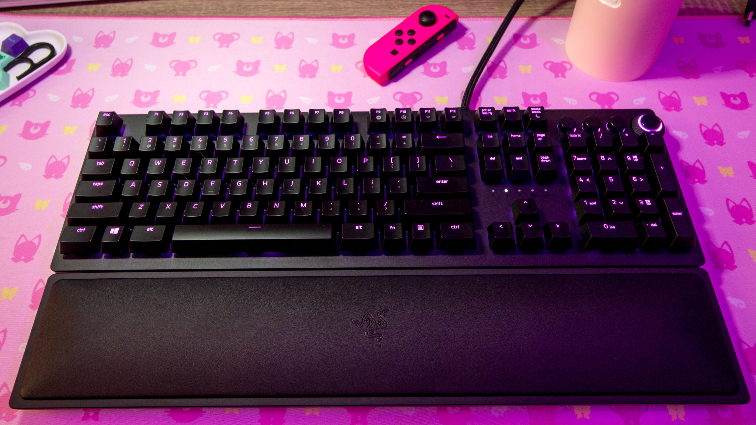 If you're hardcore into gaming, invest in a mechanical gaming keyboard like the Razer Huntsman Elite. (Photo: Florence Ion/Gizmodo)