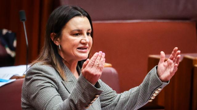 Jacqui Lambie Is Letting the Internet Decide Whether She’ll Vote to Ban Mobiles in Immigration Centres