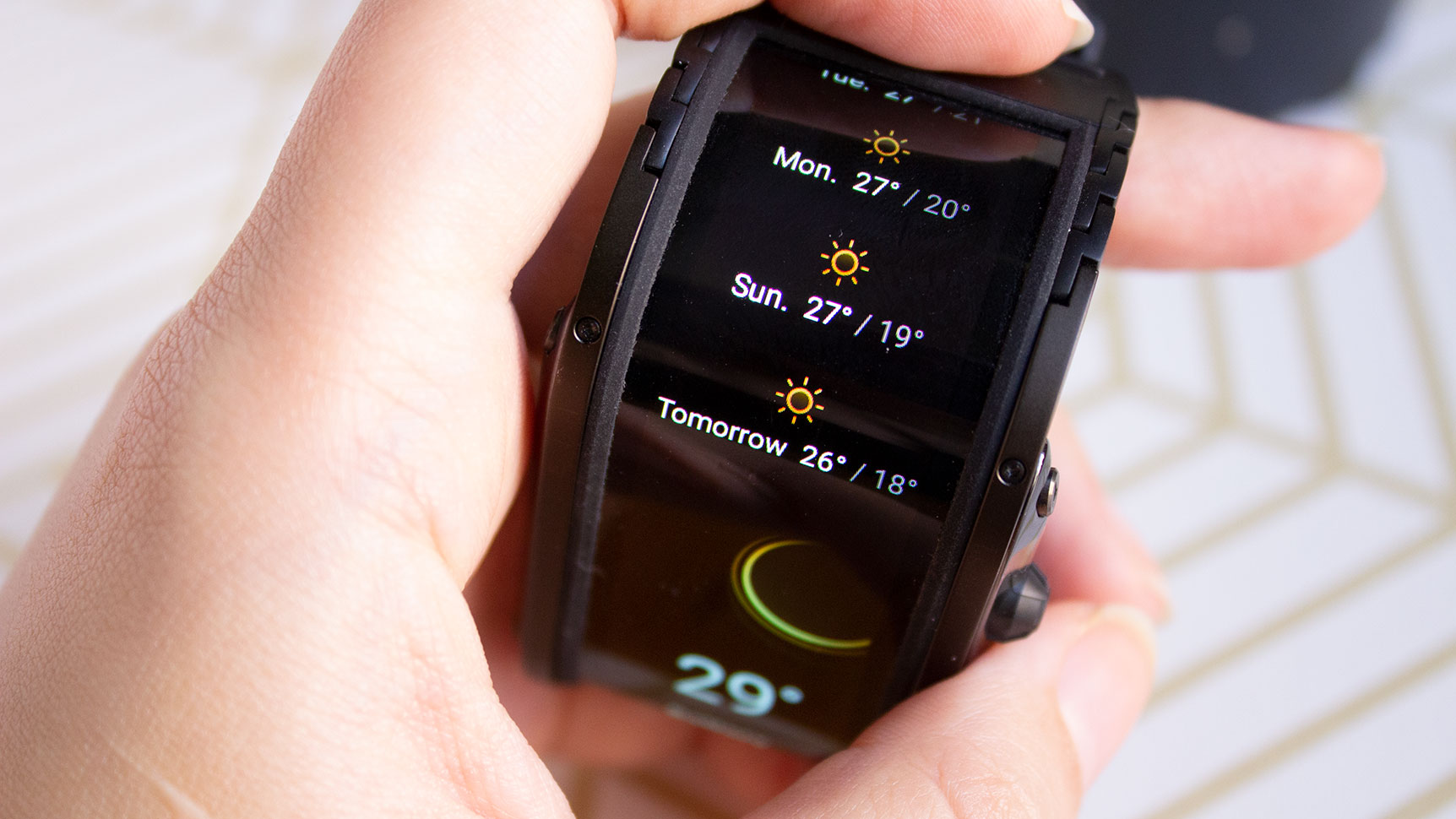 The side of the screen. If you're wearing the watch, you might have to twist your wrist to see anything on this side. It really depends on whether the app lets you scroll as far down as you'd like. (Photo: Victoria Song/Gizmodo)