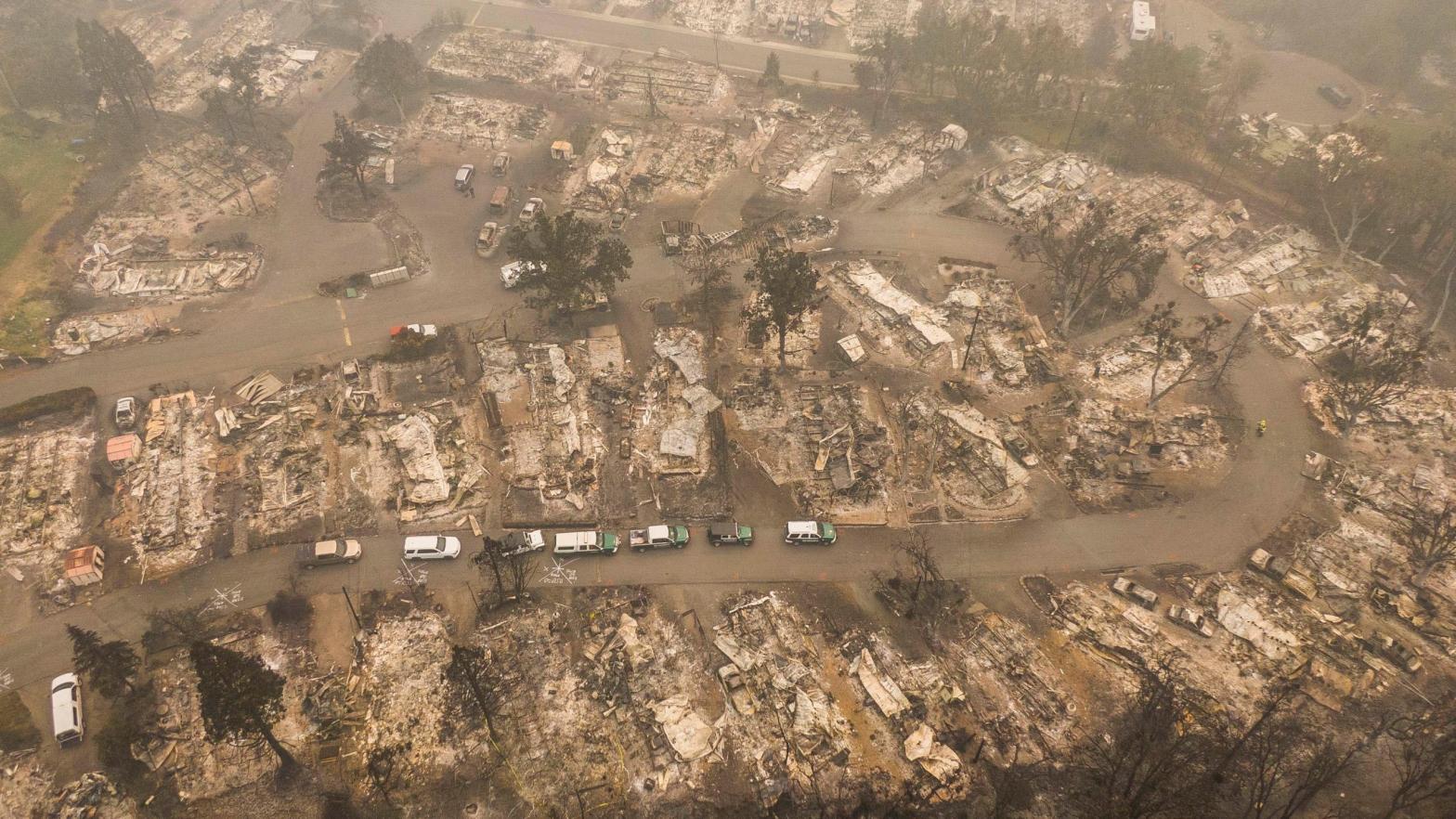 Search and rescue vehicles from the Jackson County Sheriff's Office are seen in a mobile home park that was destroyed by wildfire in Ashland, Oregon. (Photo: David Ryder, Getty Images)
