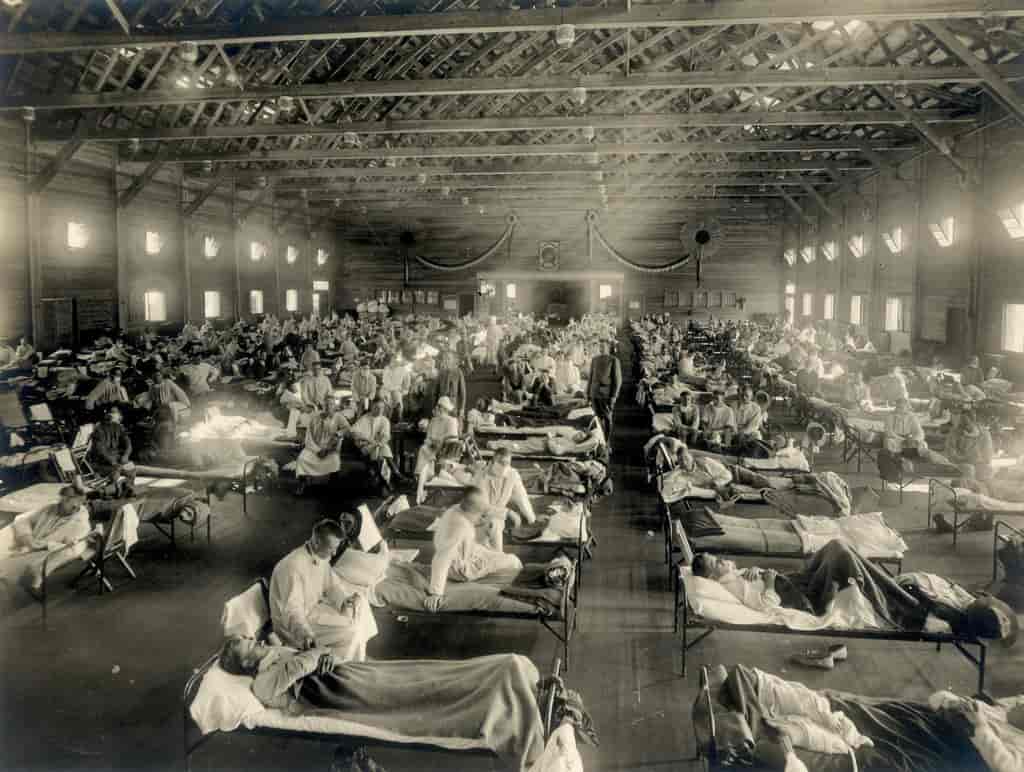 Flu patients at a temporary hospital in Kansas, 1918.  (Illustration: Otis Historical Archives National Museum of Health & Medicine)
