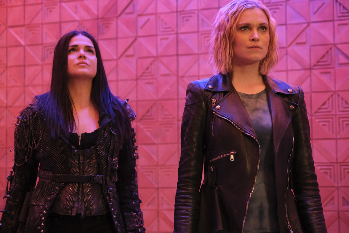 Octavia Blake (Marie Avgeropoulos) and Clarke Griffin (Eliza Taylor). (Photo: The CW)