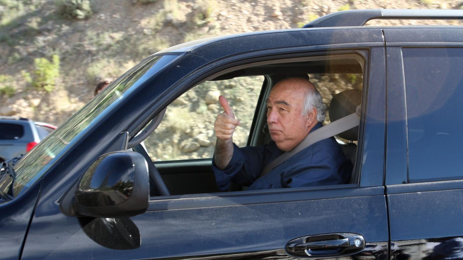 Bob Murray giving a thumbs up in August 2007 near Huntington, Utah during rescue efforts to save six miners trapped after a collapse at the Crandall Mine he co-owned. (Photo: Justin Sullivan, Getty Images)