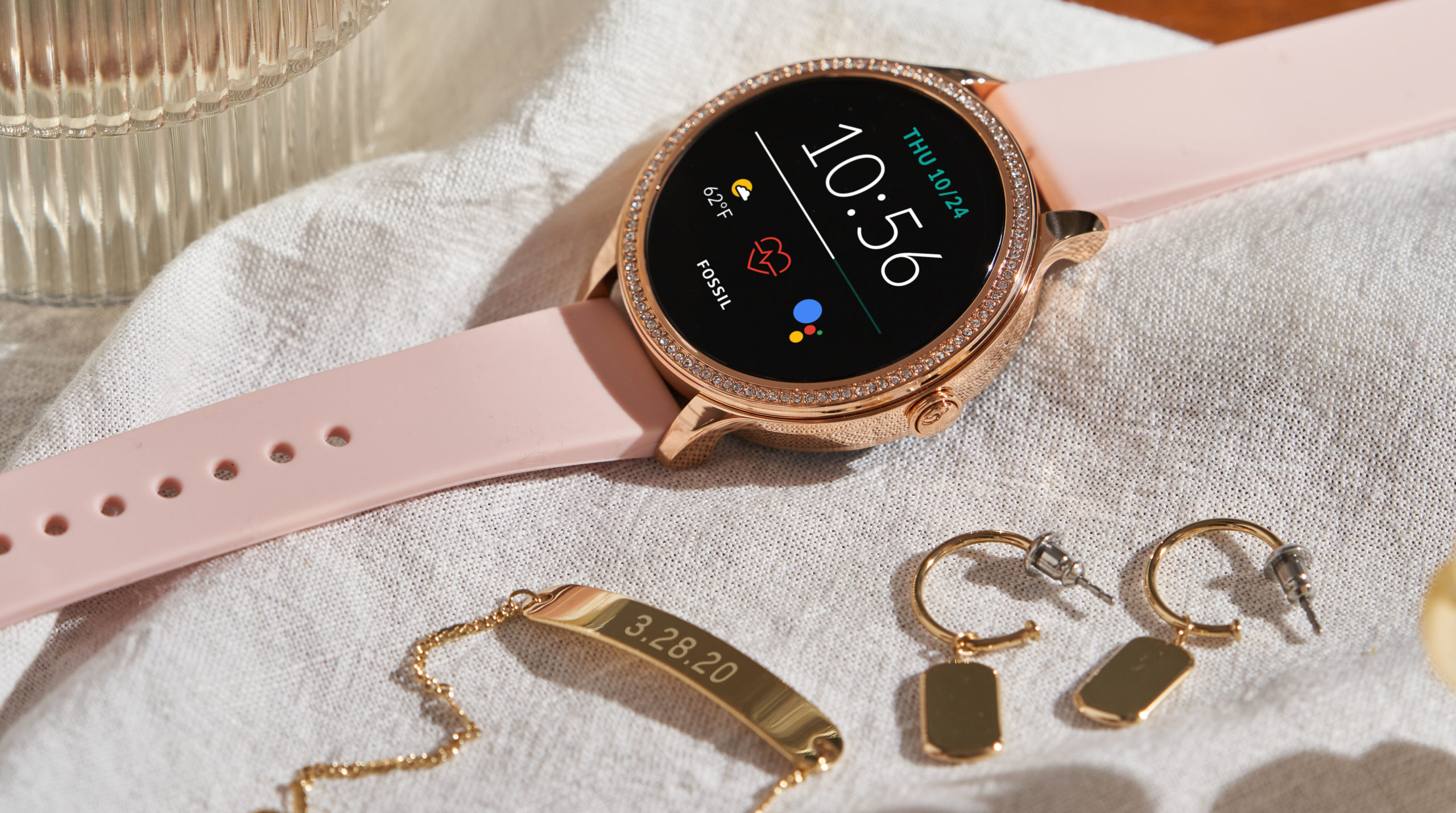 A smaller 42mm case + rose gold/blush colour...a smartwatch for the women. (Photo: Fossil)