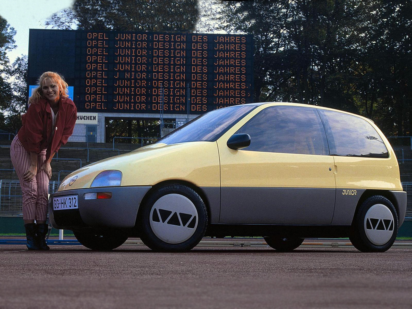 The Opel Junior Was An Amazing Concept Car With An Electric Razor Hidden In Its Clock