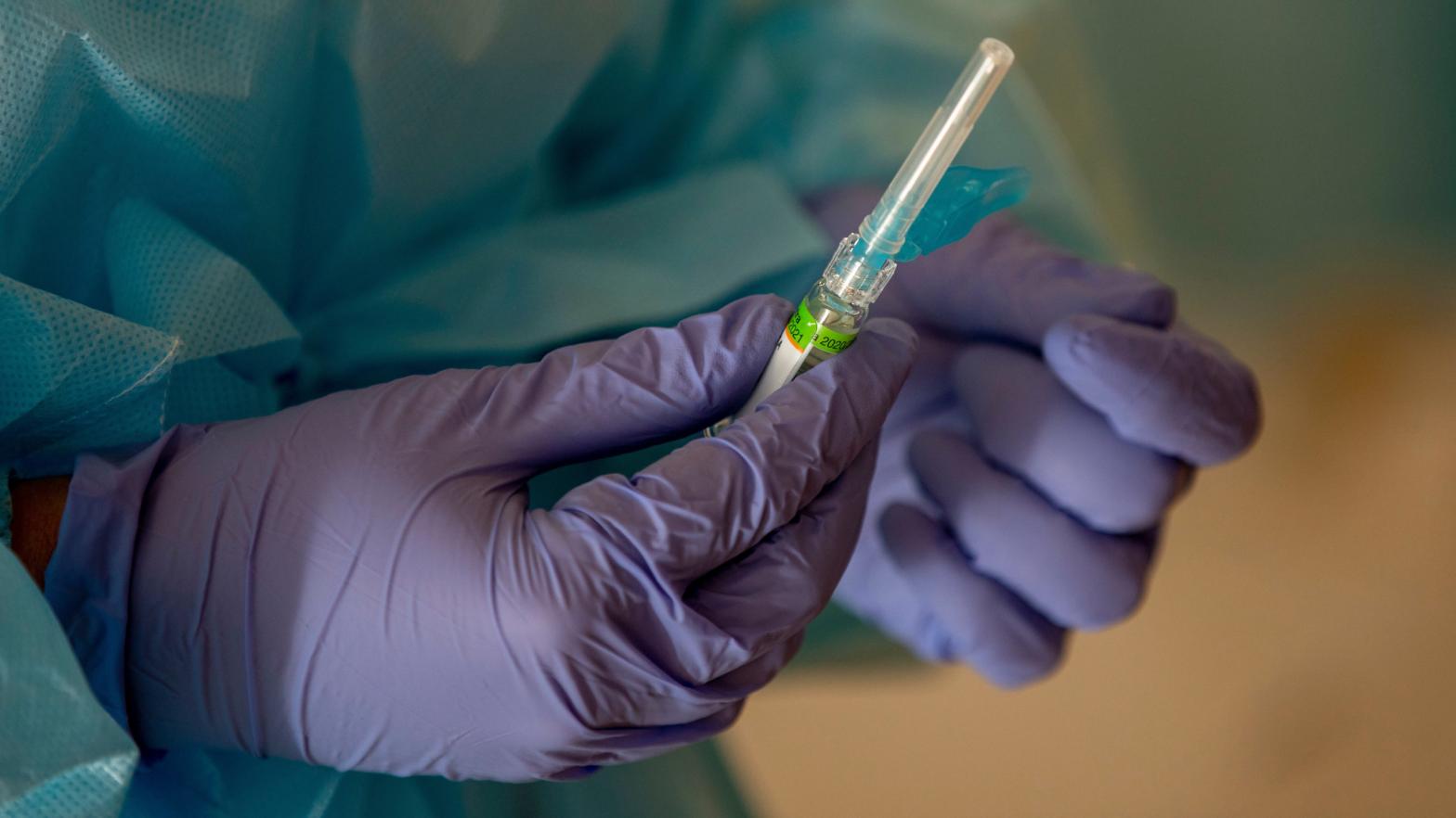 A flu vaccine being prepared in Las Rozas, Spain on Oct. 14, 2020. (Photo: Pablo Blazquez Dominguez, Getty Images)