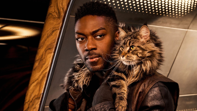 David Ajala Tells All About Star Trek: Discovery’s Most Important Cast Member: Grudge the Cat