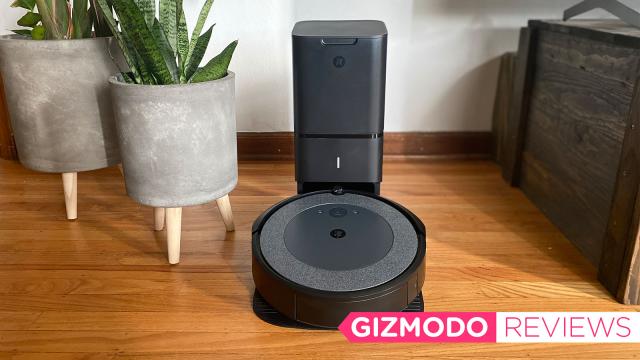 The Roomba i3+ Brilliantly Tamed My Pet Hair-Covered Home