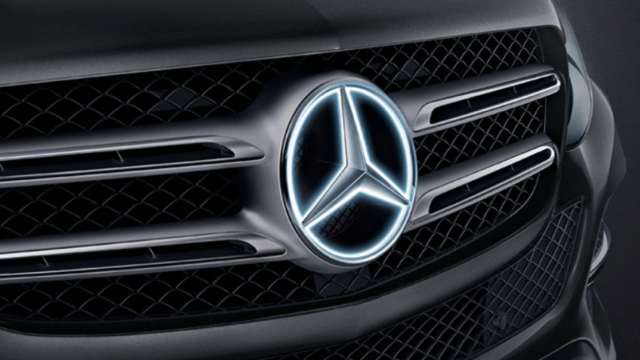 This Glowing Mercedes-Benz Star Is Not Grounded In Reality So Now There’s A Recall