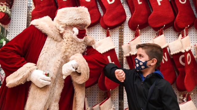 Trump Administration Reportedly Offered Santa Claus Performers Coronavirus Vaccine Quid Pro Quo