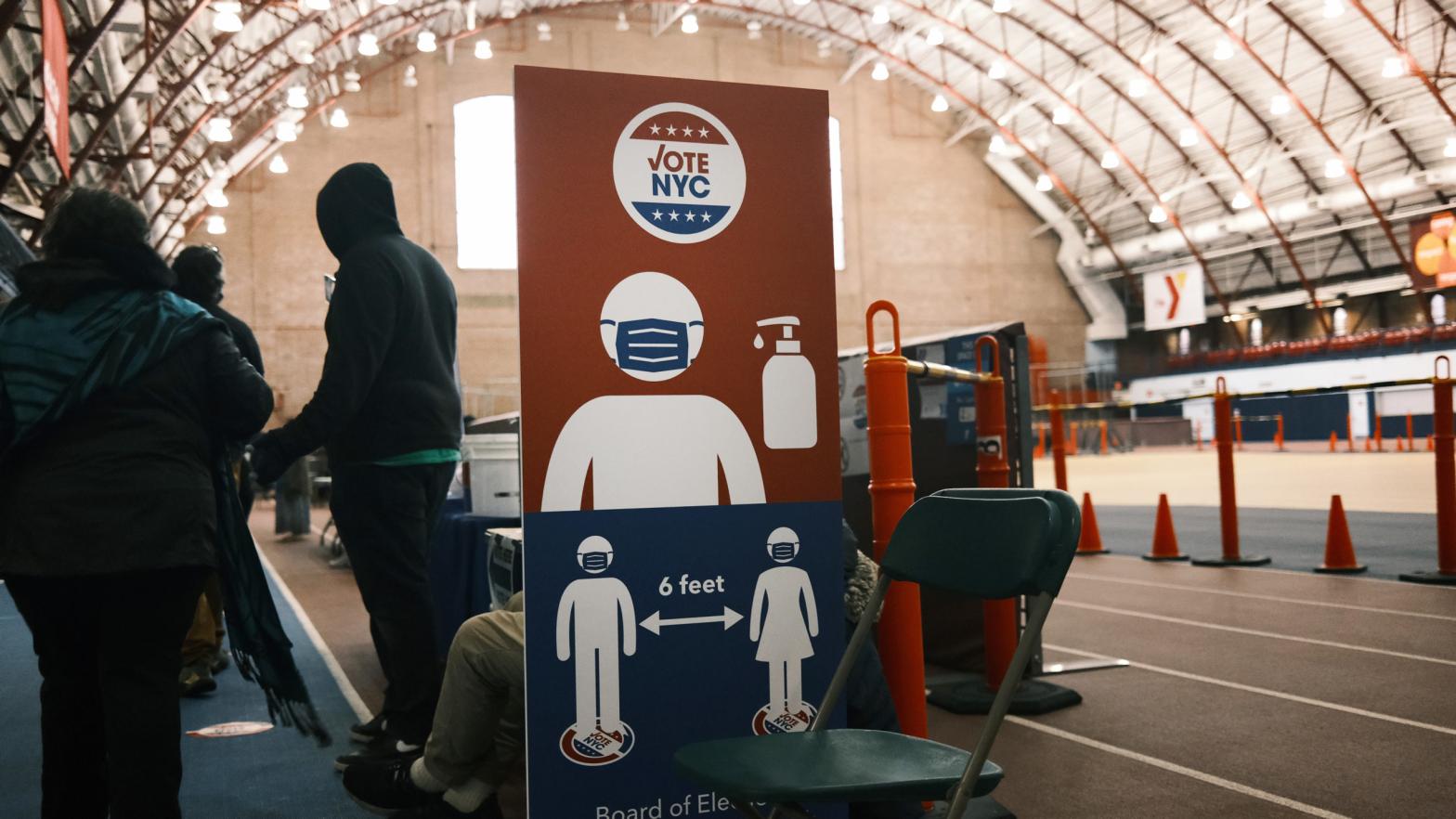People voting at the Brooklyn Armory in New York City during early voting on October 28, 2020. (Photo: Spencer Platt, Getty Images)