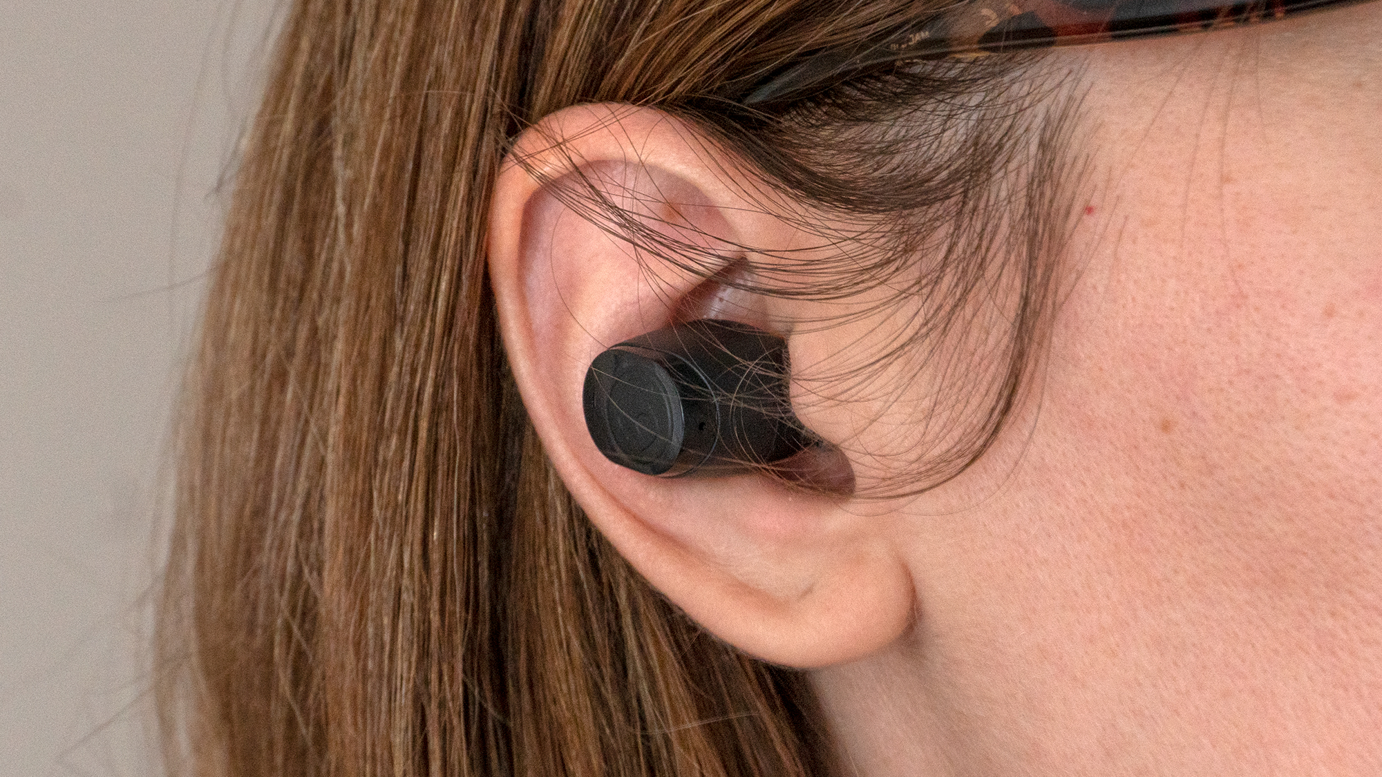 The Jib True wireless earbuds do stick out of your ears, but they're not the worst offenders. (Photo: Andrew Liszewski/Gizmodo)