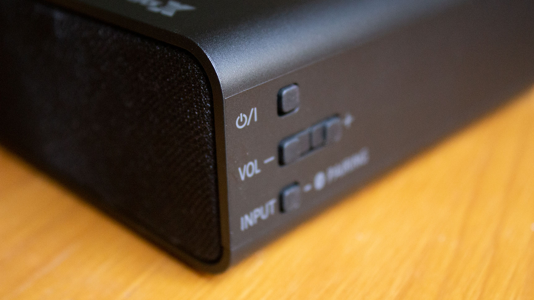 Bless these buttons because fuck that remote.  (Photo: Victoria Song/Gizmodo)