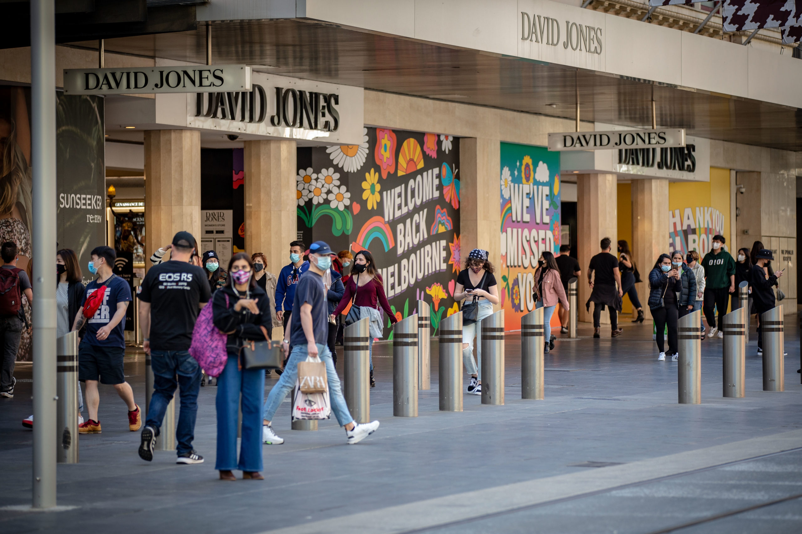 People return to the Bourke Street Mall to shop at the retail stores on October 28, 2020 in Melbourne, Australia after a lockdown that completely obliterated a second wave of the pandemic. (Photo: Darrian Traynor, Getty Images)