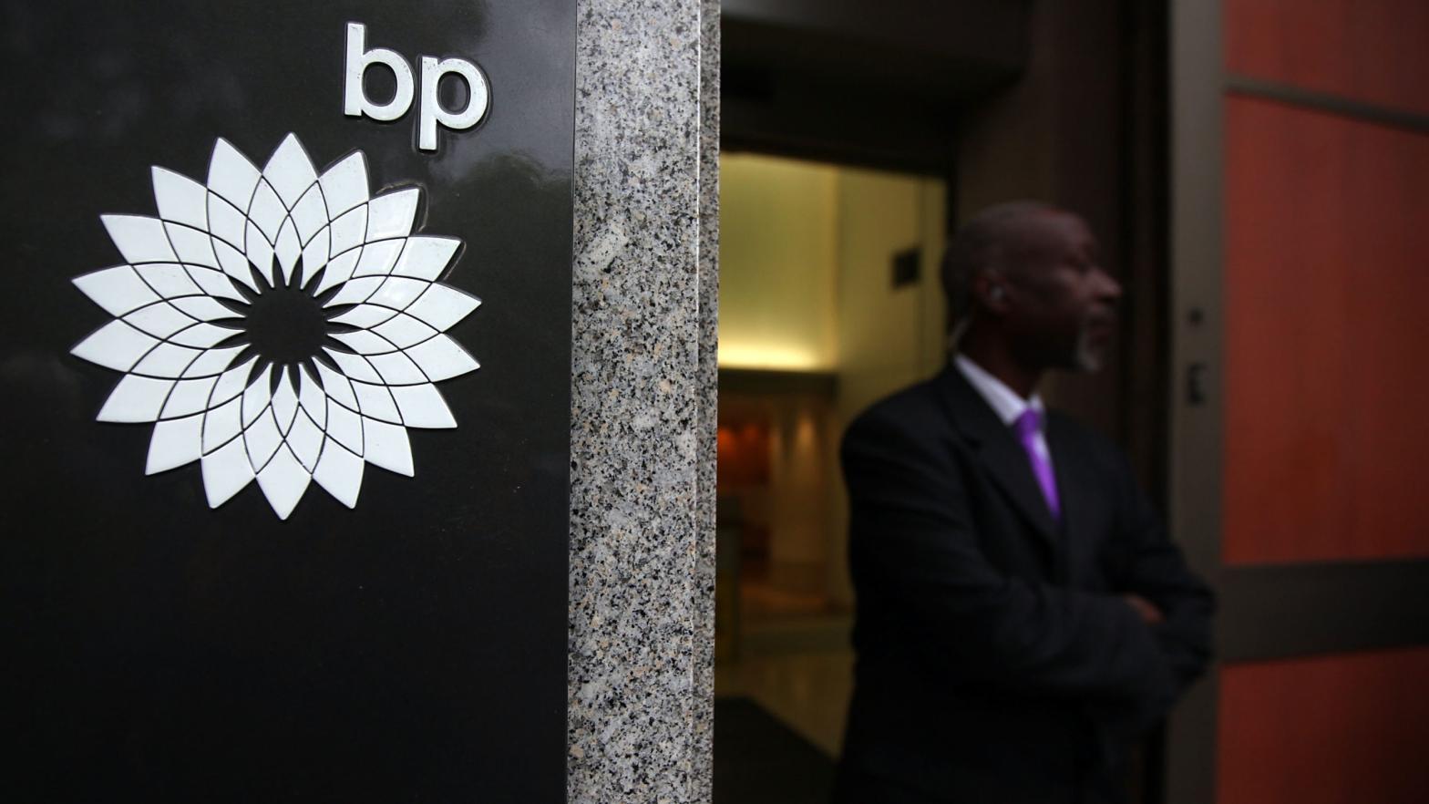 A security guard at the entrance to BP's London headquarters (Photo: Christopher Furlong, Getty Images)