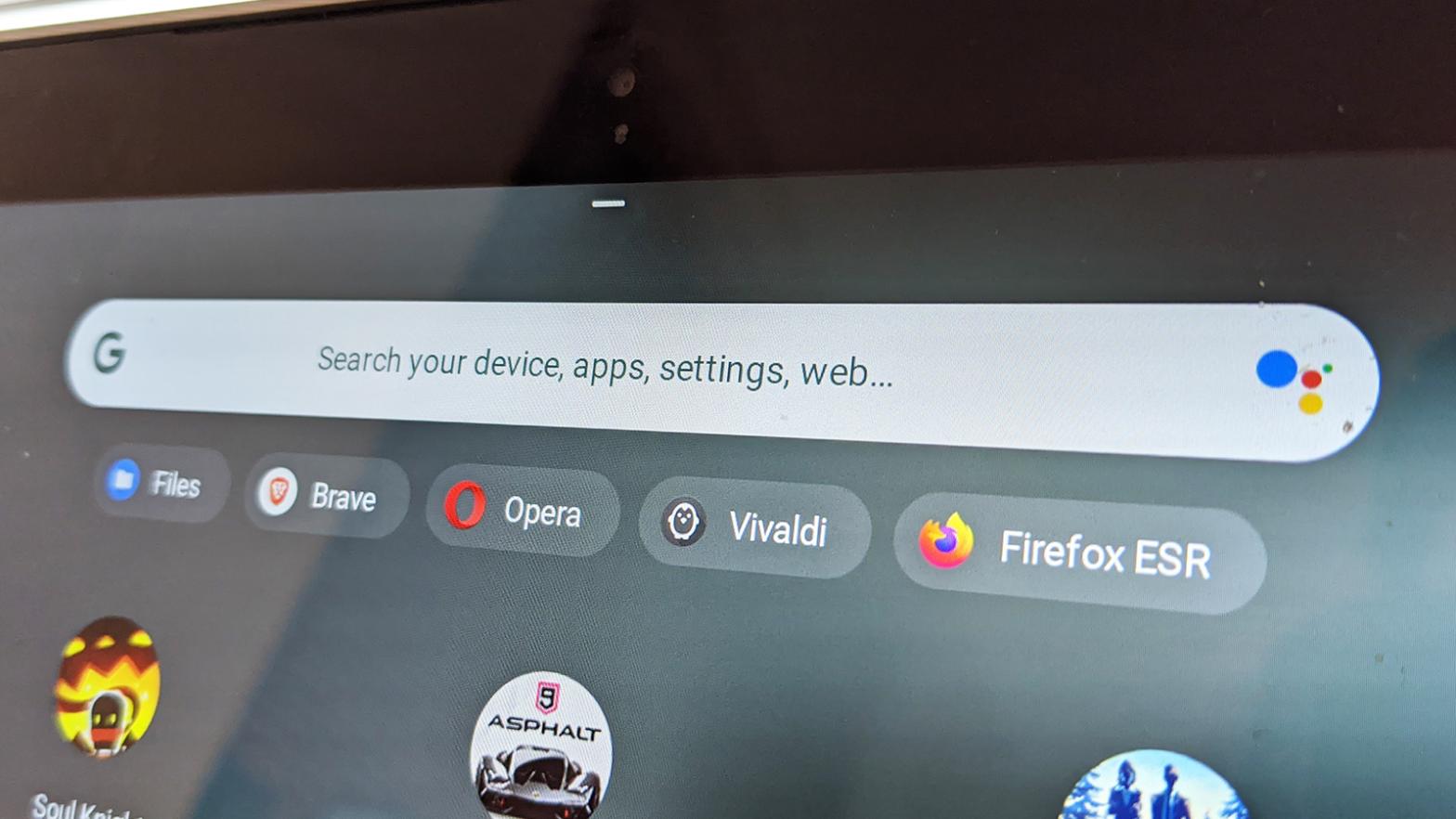 Get several browsers set up on your Chromebook. (Photo: Gizmodo)