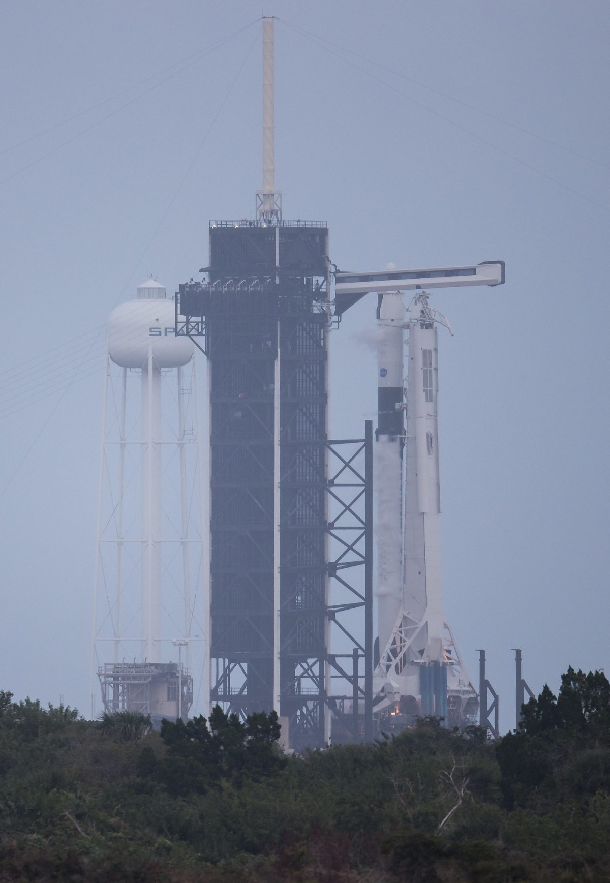 Almost ready to light this candle: The Falcon 9 on the launchpad, November 14, 2020.  (Image: NASA/Joel Kowsky)