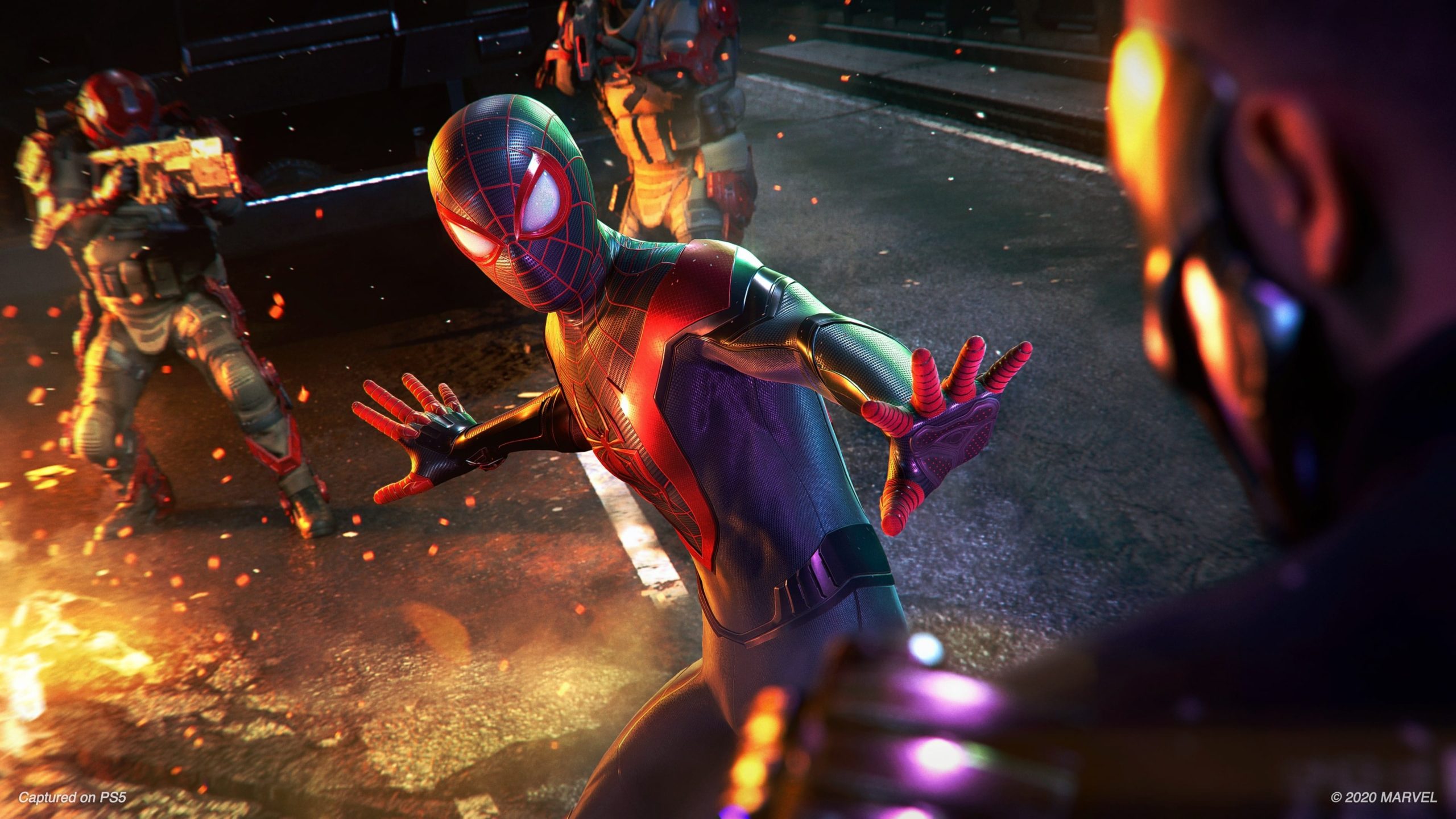 Miles trying to stop a fight between Roxxon soldiers and members of the Underground. (Image: Insomniac)