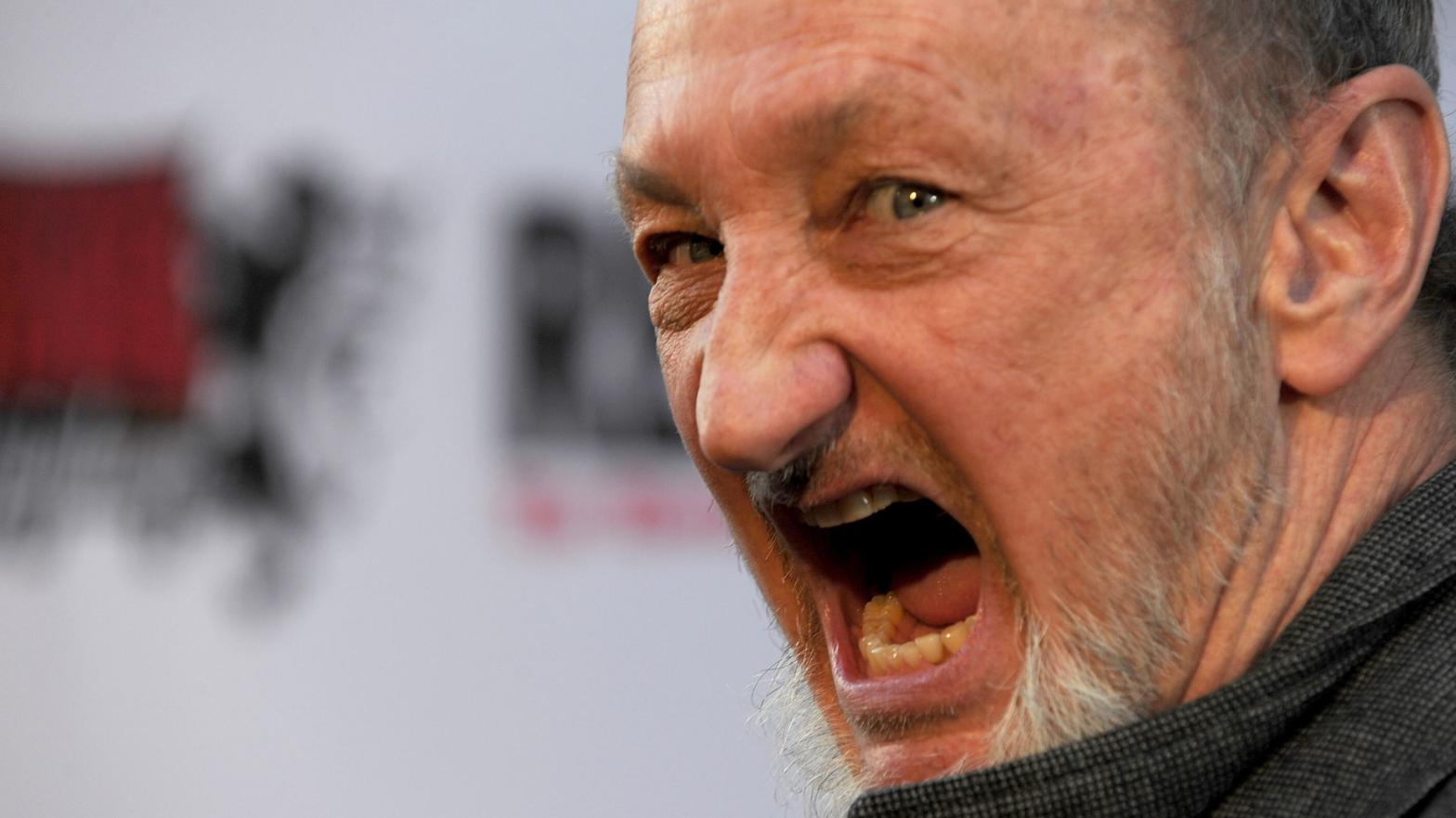 Robert Englund's red-carpet poses are exactly what you want them to be. (Photo: Frazer Harrison, Getty Images)