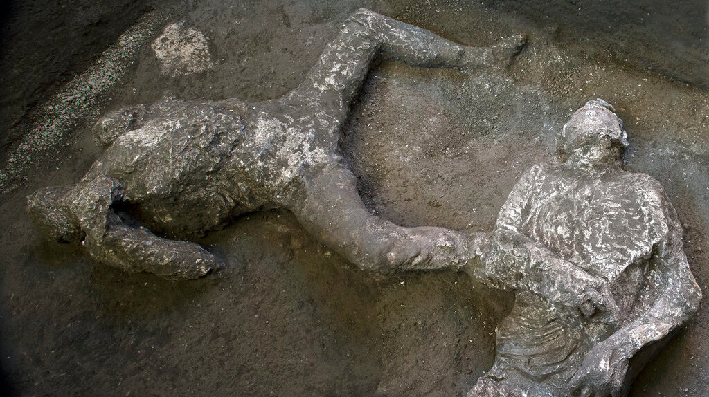 The casts of two men — possible an enslaved individual (left) and a wealthy individual (right).  (Image: Parco Archeologico di Pompei, AP)