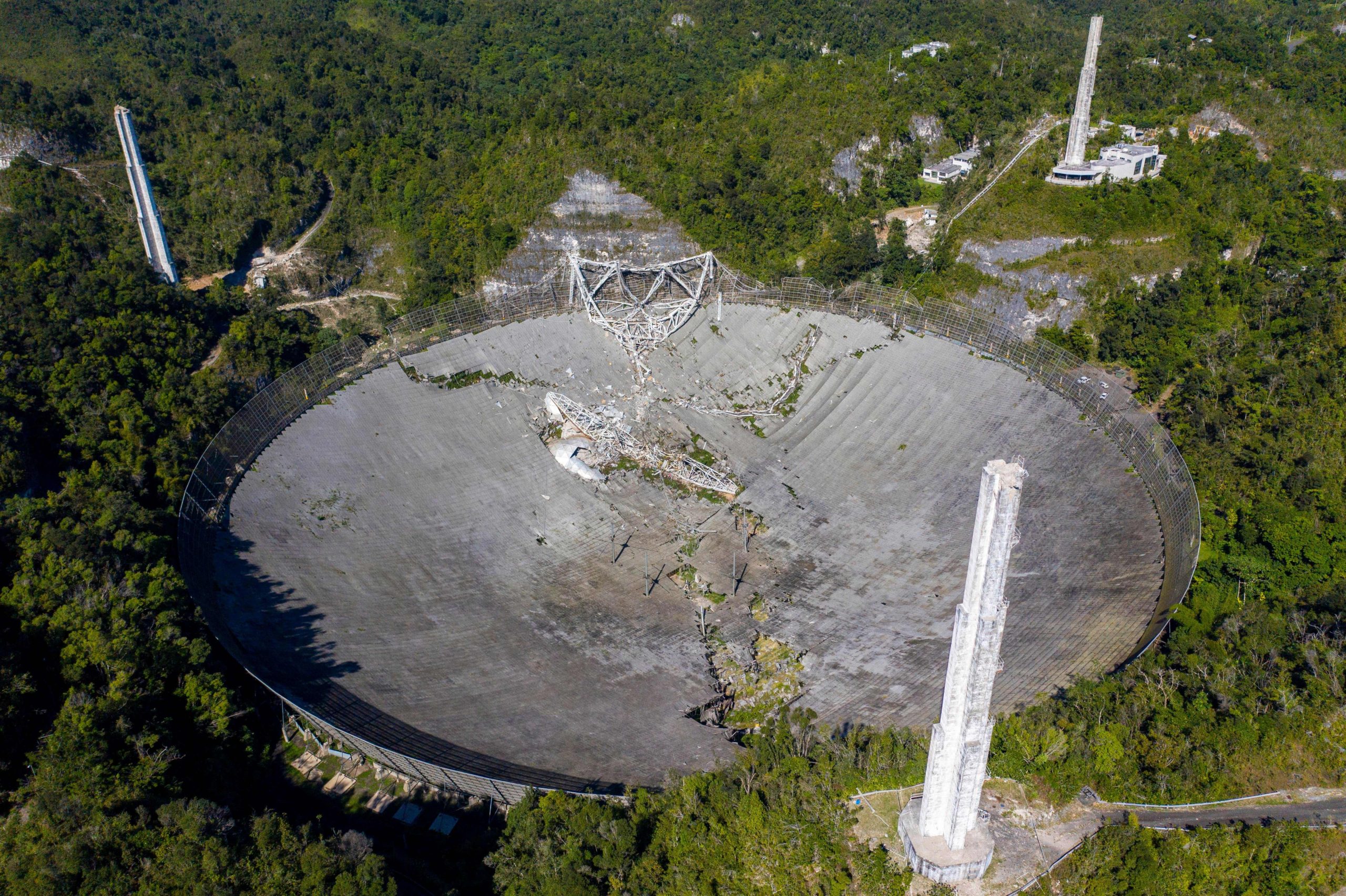 Aerial view showing extensive damage to the large radar dish, as well as the position of the fallen instrument platform. The collapse also ripped off the tops of the three support towers.  (Image: Ricardo Arduengo/AFP via Getty Images, Getty Images)
