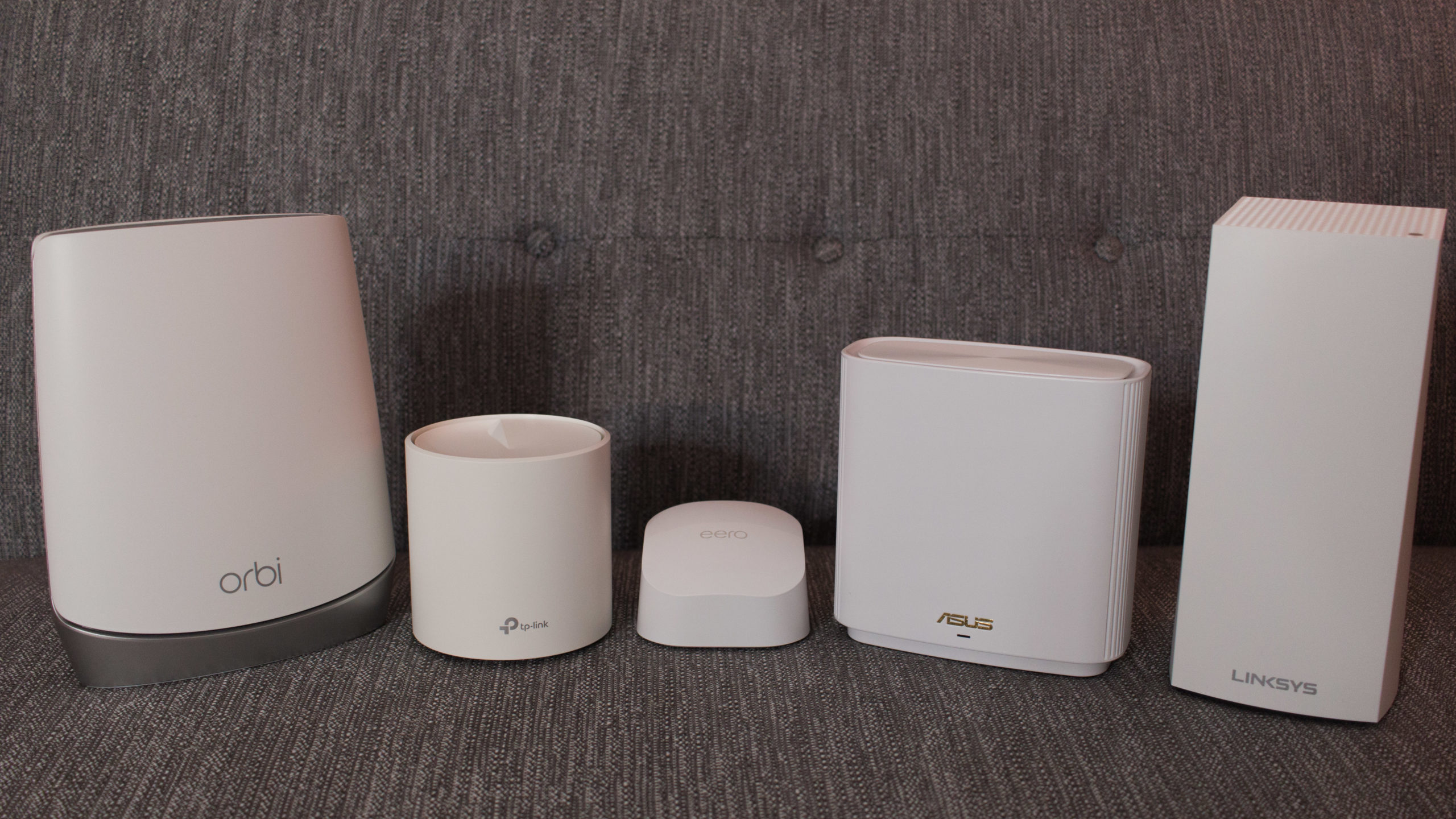 Every mesh router we tested performed well, with the dual-band routers being the best at coverage, and the tri-band routers being the best at speed.  (Photo: Florence Ion/Gizmodo)